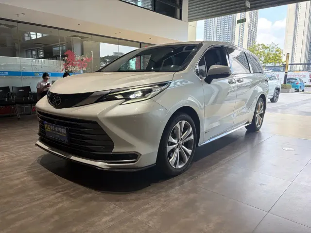 Фотография автомобиля — Toyota Sienna