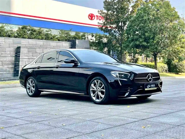 Mercedes-Benz E-Class — Фото автомобиля 3