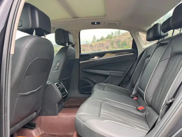 Volkswagen Passat — Фото автомобиля 9
