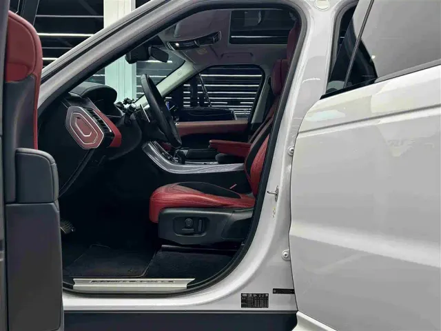 Land Rover Range Rover Sport — Фото автомобиля 6