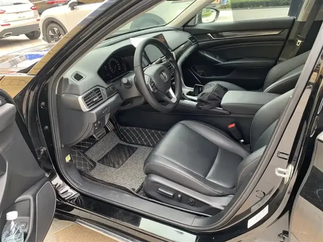 Honda Accord — Фото автомобиля 4