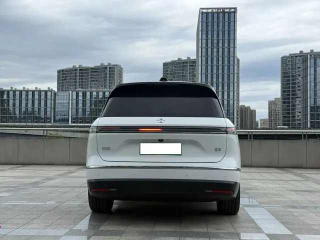 Nio ES8 — Фото автомобиля 5