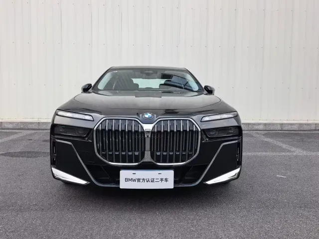 BMW 7 Series — Фото автомобиля 2