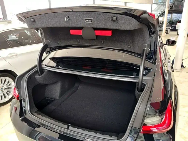 BMW 3 Series — Фото автомобиля 18