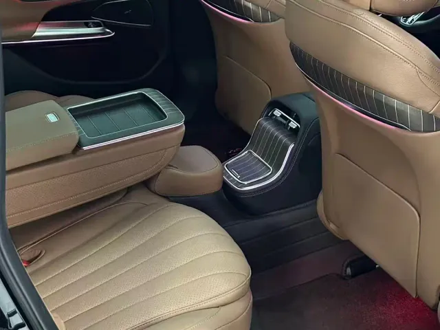 Mercedes-Benz E-Class — Фото автомобиля 15