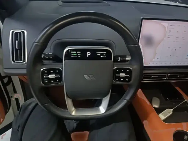 Li Auto L7 — Фото автомобиля 10