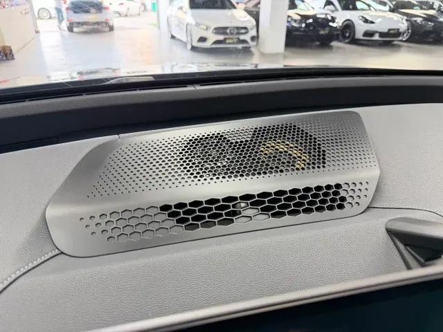 BMW iX — Фото автомобиля 26