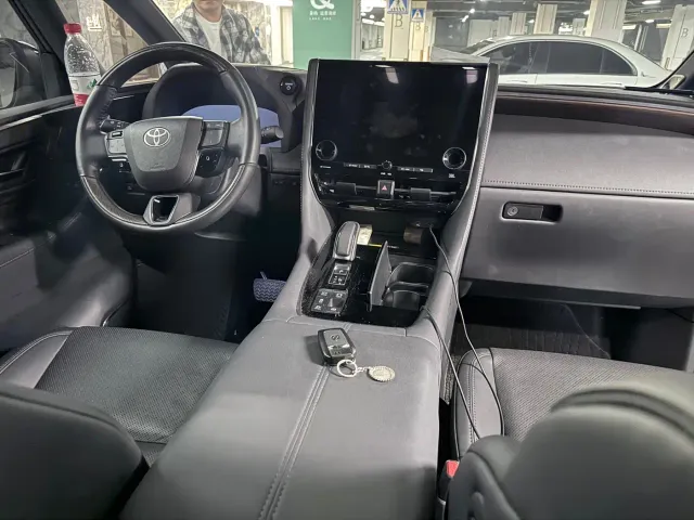 Toyota Alphard — Фото автомобиля 6