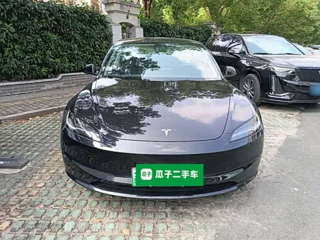 Tesla Model 3 — Фото автомобиля 2