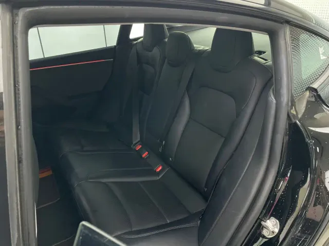 Tesla Model 3 — Фото автомобиля 16