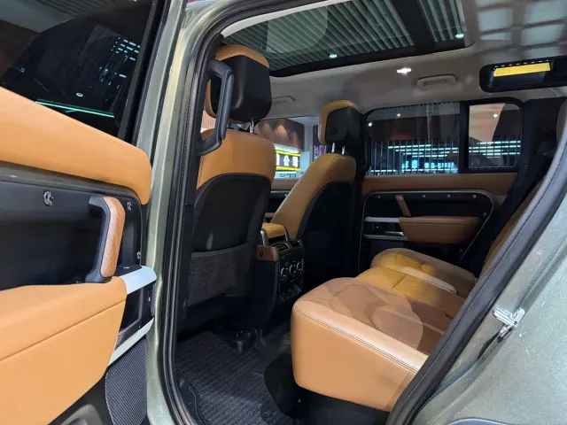Land Rover Defender — Фото автомобиля 8