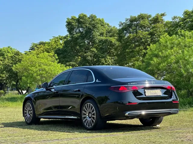 Mercedes-Benz E-Class — Фото автомобиля 4
