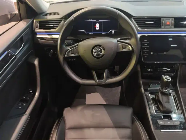 Skoda Superb — Фото автомобиля 10