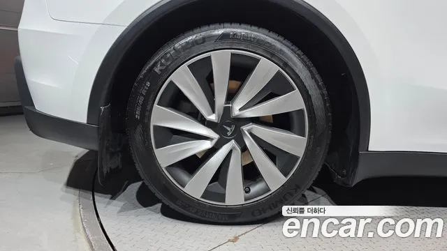 Tesla Model Y — Фото автомобиля 5