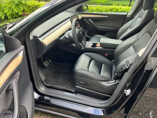 Tesla Model Y — Фото автомобиля 4