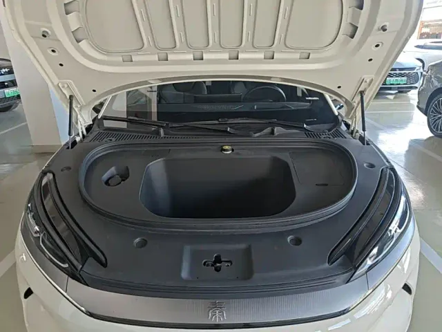 BYD Qin L — Фото автомобиля 19