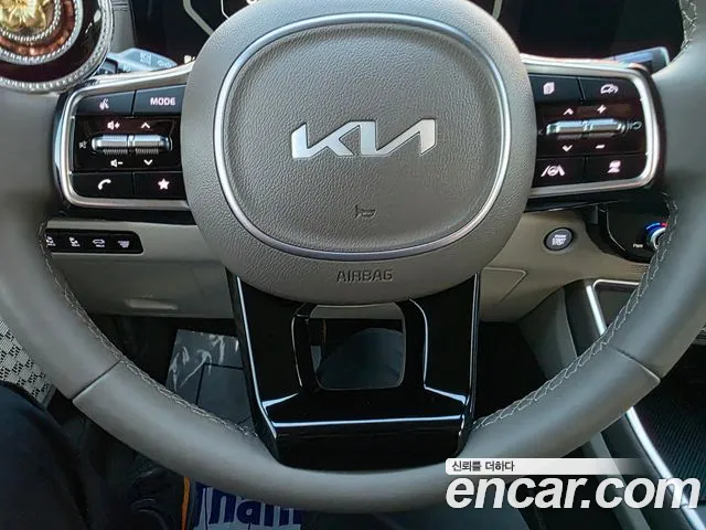 Kia Carnival Generation 4 — Фото автомобиля 11