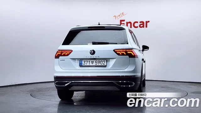 Volkswagen Tiguan — Фото автомобиля 4