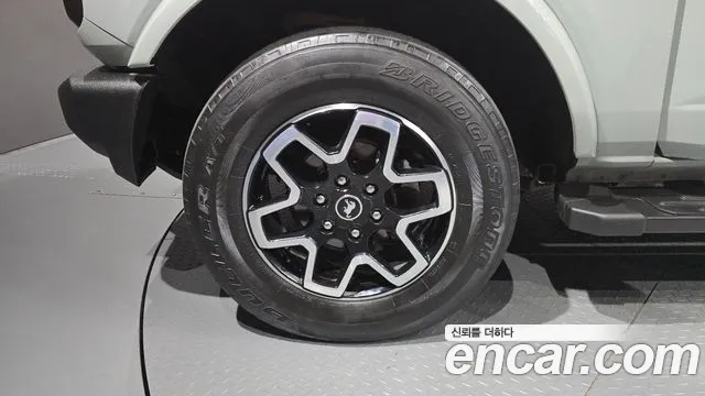 Ford Bronco 6th Gen — Фото автомобиля 5