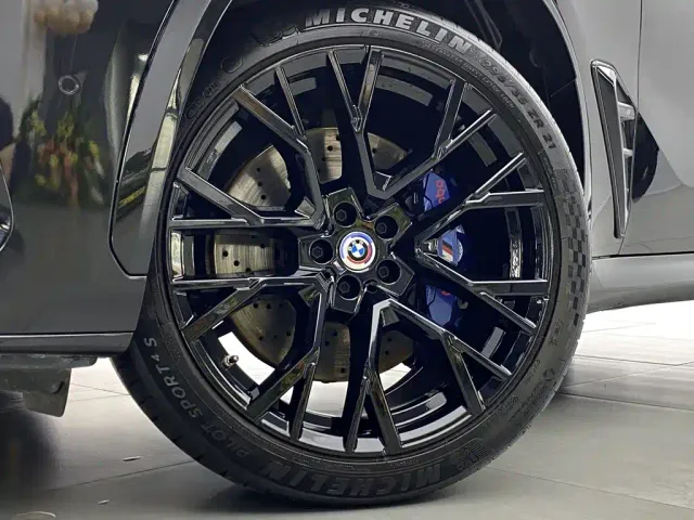 BMW X5 M — Фото автомобиля 8