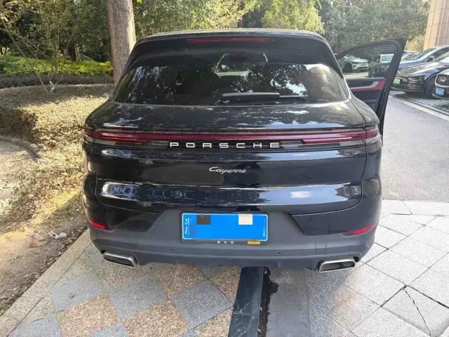 Porsche Cayenne — Фото автомобиля 3