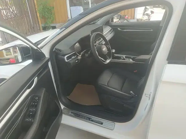 Geely Emgrand — Фото автомобиля 15