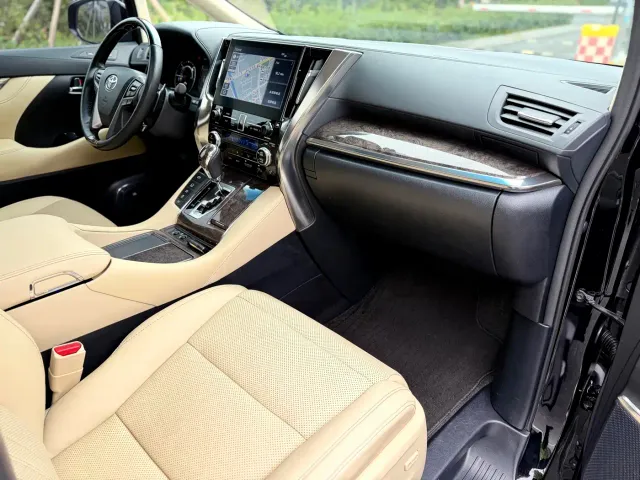 Toyota Vellfire — Фото автомобиля 17
