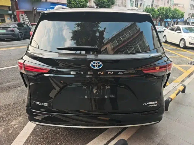 Toyota Sienna — Фото автомобиля 5