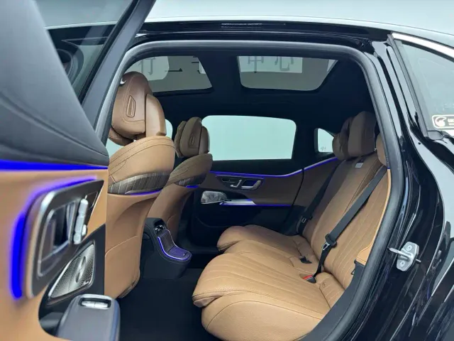 Mercedes-Benz E-Class — Фото автомобиля 12