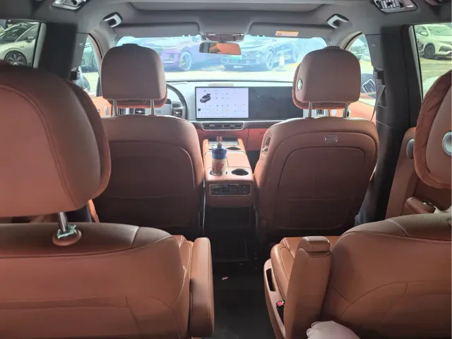 Li Auto L8 — Фото автомобиля 5