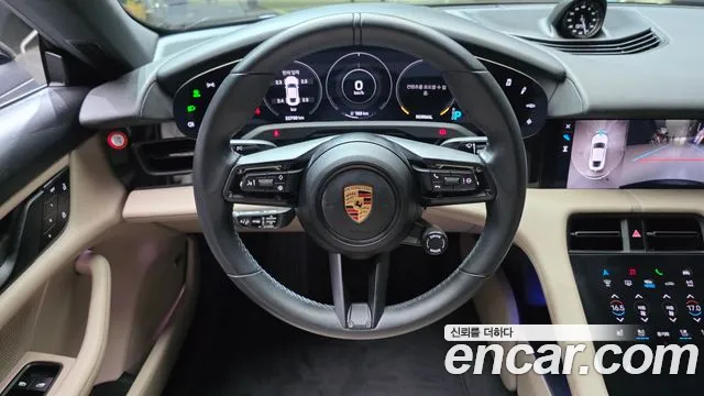 Porsche Taycan — Фото автомобиля 19