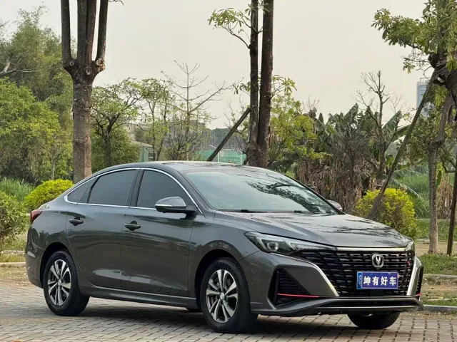 Changan Eado — Фото автомобиля 3