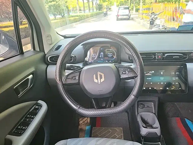 Leapmotor T03 — Фото автомобиля 6