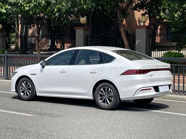 BYD Qin PLUS — Фото автомобиля 18