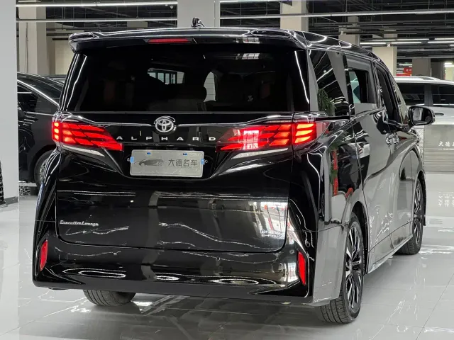 Toyota Alphard — Фото автомобиля 4