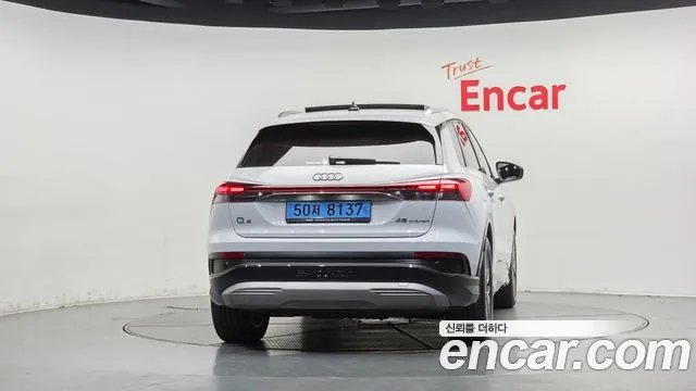 Audi Q4 e-tron F4 — Фото автомобиля 4