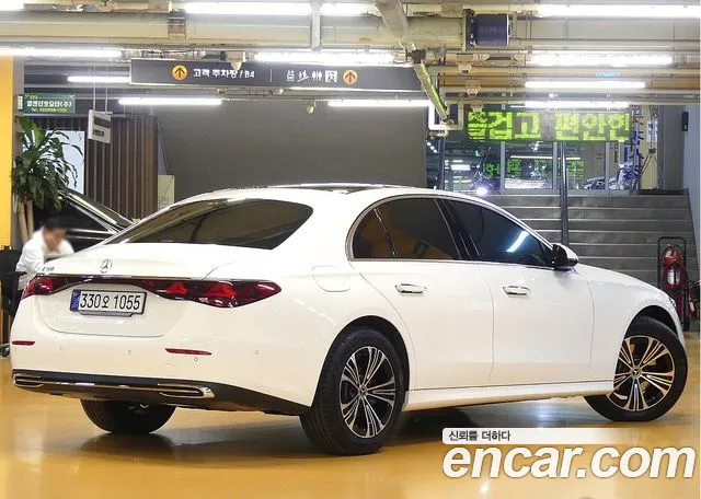 Mercedes-Benz E-Class — Фото автомобиля 2