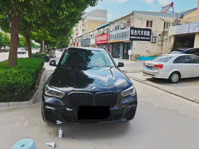 Фотография автомобиля — BMW X5