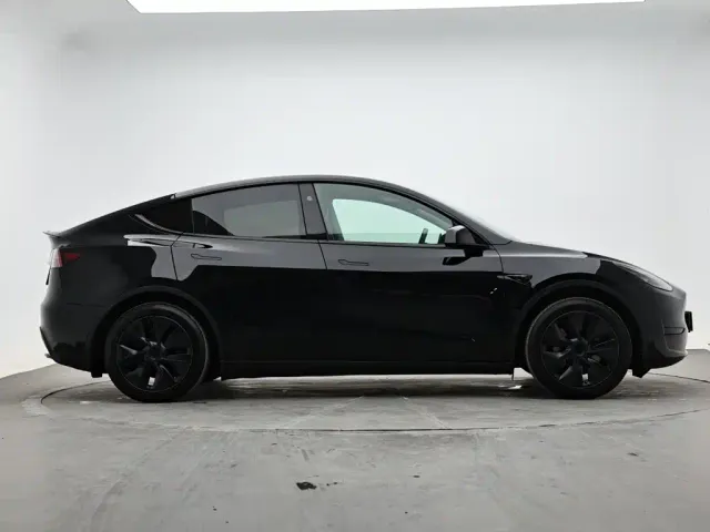 Tesla Model Y — Фото автомобиля 5