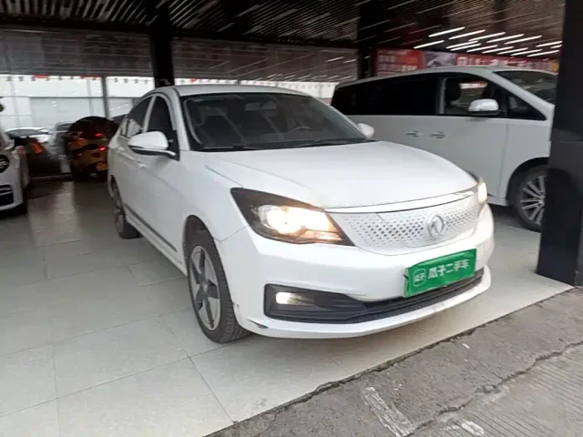 Dongfeng Fengshen E70 — Фото автомобиля 3