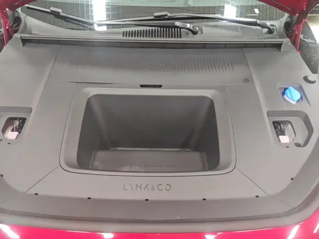 Lynk & Co Z20 — Фото автомобиля 19