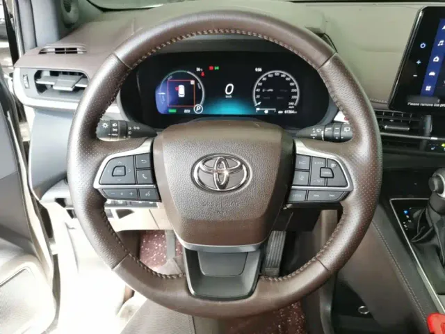 Toyota Sienna — Фото автомобиля 10