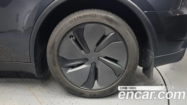 Tesla Model Y — Фото автомобиля 20