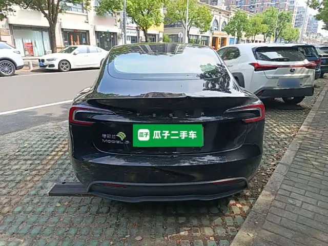 Tesla Model 3 — Фото автомобиля 5