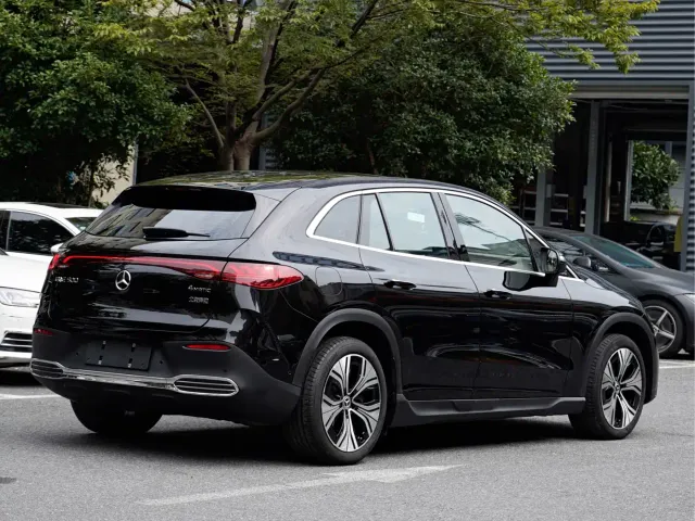 Mercedes-Benz EQE SUV — Фото автомобиля 4