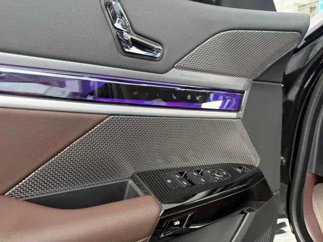 BMW i7 — Фото автомобиля 9