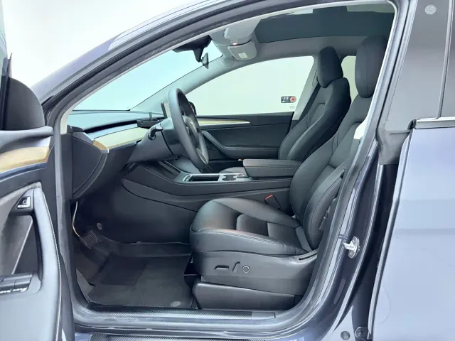 Tesla Model Y — Фото автомобиля 4