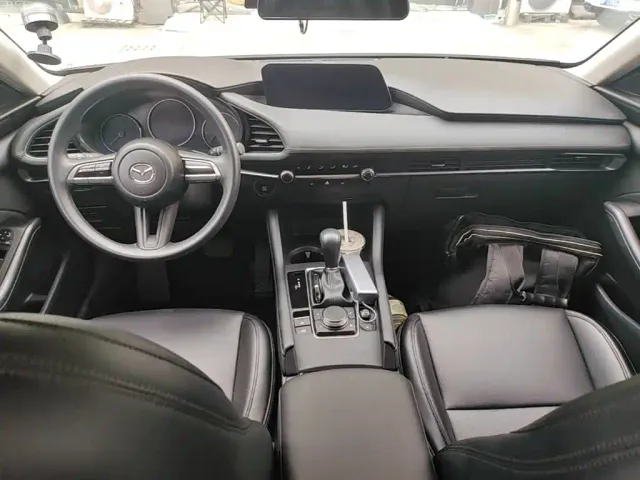 Mazda Axela — Фото автомобиля 9