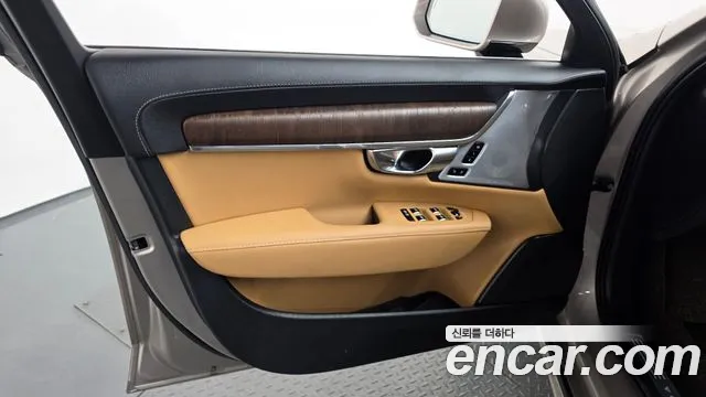Volvo S90 — Фото автомобиля 13