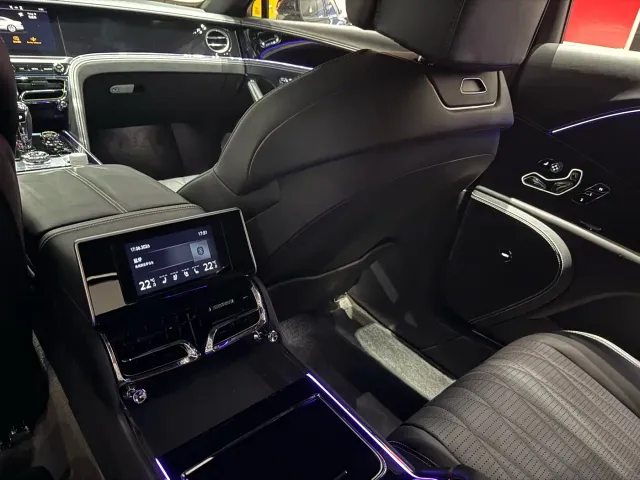 Bentley Flying Spur — Фото автомобиля 4